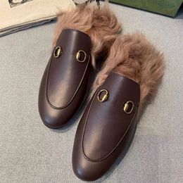 Luxe Designer Baotou Slippers Damesschoenen Nieuwe Herfst en Winter Wol Metalen Gesp Platte Bodem Borduurwerk Afdrukken Semi-Lazy One-Step Mode Hoge kwaliteit