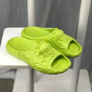 vrouw ontwerper Barocco schoenen afmeting sliders Ronde neus Rubber 3D hoofd luxe comfort platte pantoffel zomerzwembad buiten sandaal man met stofzak