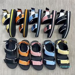 Diseñador de lujo Playa Hombres y mujeres arcade Plataforma plana Sandalias Cuero genuino Casual Diapositivas Zapatos Pisos Clásico Caminar Tamaño 35-45