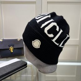 Gorro de diseñador de lujo Letra GRANDE Tejido Color sólido Sombrero tendencia Otoño Invierno Lana Caballero Elegancia Temperamento versátil Moda casual Regalo cálido