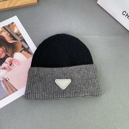 Bonnet de créateur de luxe Splice Couleurs Chapeaux Mode Triangle Inversé Logo Tricoté Chapeau D'hiver Unisexe Polyvalent Casual Chapeaux Sans Brim Chapeaux Chauds En Cachemire Dropshipping