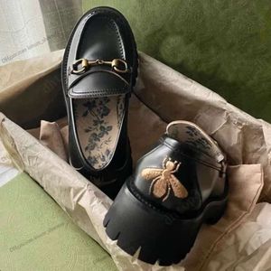 Mocassins d'abeille de créateur de luxe célébrité d'automne avec abeille petites chaussures en cuir plate-forme chaussures pour femmes robe chaussure dames de haute qualité en cuir véritable taille 35-40