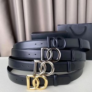 Cinturón de diseñador de lujo Cinturones de piel de vaca Diseño de letras para hombre Cinturón de mujer Clásico Hebilla lisa 3 colores Wdth 3.8cm muy bueno