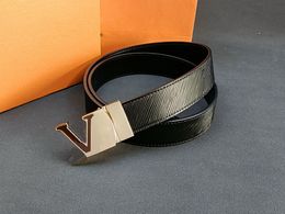 Cinturón de diseñador de moda Cinturón universal lujoso y moderno para hombres y mujeres Cinturón con hebilla dorada para hombres de alta calidad con exquisita caja de regalo