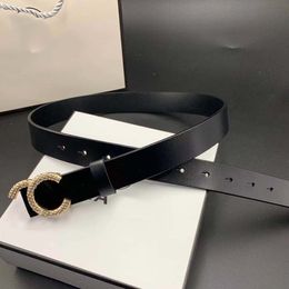 Cinturón de diseñador de lujo Cinturones de mujer Cabeza de hebilla con incrustaciones de diamantes Cinturones de cuero de vaca Pin de lujo Hebilla Beltss Ancho 3.0 cm tamaño 95-115 cm Moda Casual Amantes Regalo