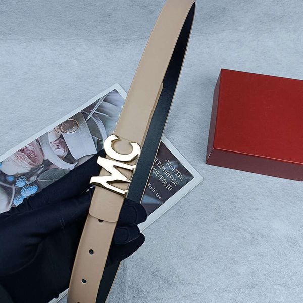 Cinturón de diseñador de lujo Mujer Letra de cuero genuino M Hebilla Cinturón Señora Moda Vestido formal Jeans Decorativo Pretina delgada Ancho 2.5 CM Cintura al por mayor