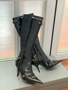 Botas de diseñador de lujo para mujer, botas de tacón alto a la moda, picos de metal, botas de motocicleta LE Cagloe, talla 35-40