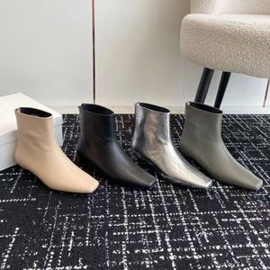 toteme Luxe designerlaarzen Hoge laarzen Leren vechtlaarzen voor dames Martin Boots Bikerlaarzen Enkelluxe dameslaarzen Zwarte naaktlaarzen Geklede laarzen Modelaarzen