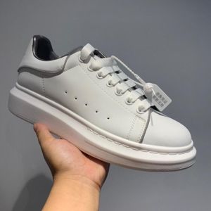 Designer de luxe bottes femmes plate-forme décontractée petites chaussures blanches chaussures de tennis hommes couple Zapatos Hombre b10