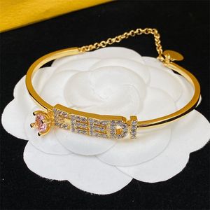 Luxe Designer Armband 4 Opties Dames Met Merk Letters Bangle Goud Roze Kristal Hanger Plain Ring Holle Armbanden Sieraden