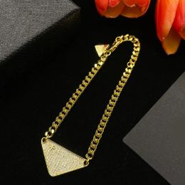 Luxe designer Bracelet Crystal Triangle Letter Pendant Charmband Bracelet Link Chain armband Bangle polsband manchet