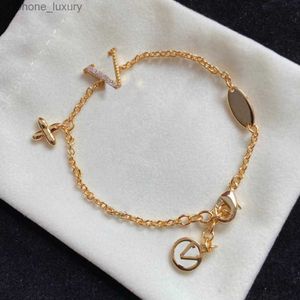 Pulsera de diseñador de lujo, brazaletes, pulseras de cadena de oro para mujeres y niñas, pulsera de uñas, pulseras de amor, regalo de joyería