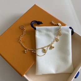 Bracelet de créateur de luxe mode dames bracelet style classique adapté au cadeau de rassemblements sociaux donnant une bonne simplicité