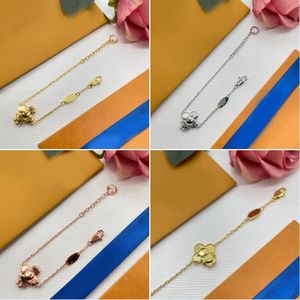 Bracelet de créateur de luxe pour femmes Bracelet de charme de fleur de trèfle en cristal 18k Gol