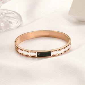 Designer de luxe Bracelet Cadeau Femme Ami Charme Bracelet Bracelets Exquis Premium Bijoux Accessoires