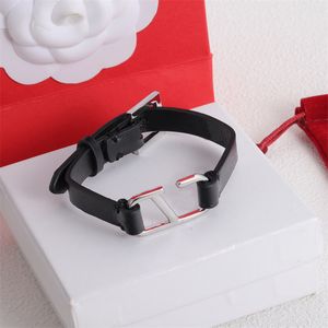 Bracelet de créateur de luxe Bracelets en cuir pour femme échantillon bracelet dame bijoux noël saint valentin cadeau bracelet avec boîte