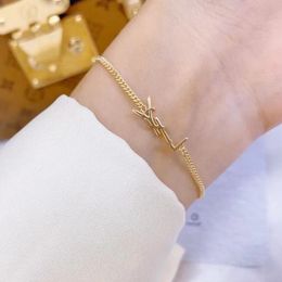 Designer de luxe Bracelet Men Lettre de luxe Love Braclets Metal Pas facile à fondre Mini Pendant le bracelet Gold Bracelet Designer pour les femmes populaires