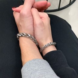 Bracelet de créateur de luxe pour hommes et femmes, boutique, breloques, tendance, cadeau, bijoux, sans boîte, 2024