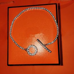 Pulsera de diseñador de lujo, collar, pendientes, nueva colección, mano de obra exquisita, adecuada para reuniones sociales, los regalos son muy hermosos.