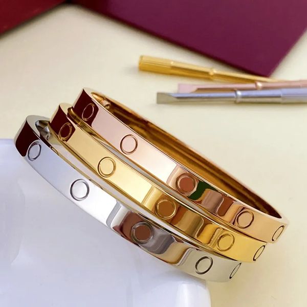 Bracelets de créateurs de luxe pour femmes vis bracelet en or mode amour bracelets en acier inoxydable classique diamant bracelet ensemble hommes femmes ongles concepteur bijoux cadeaux