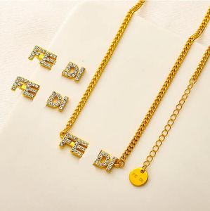 Luxe designermerk 18K vergulde damessieradenset Nieuwe liefdescadeau Kristallen ketting Romantische stijl Kerstoorbellen Minimalistisch design Boetieksieradenset