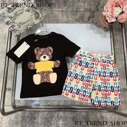 Marca de diseñador de lujo Baby Kids Clothing Juegos de ropa clásica Trajes de ropa para niños Camiseta de moda con letras de manga corta Camisa de moda 6F1