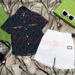 Luxe designer merk Baby Kids Clothing Sets klassieke kledingpakken Childrens Summer Short Sleeve Letter Lettered Shorts Fashion Shirt E69