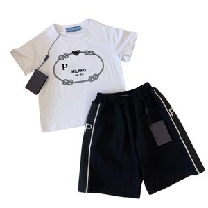 Designer de luxe marque bébé pour enfants de vêtements pour enfants classiques de marque de marque combinaison pour enfants à manches courtes à manches courtes shorts de mode 90cm-150cm G02