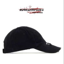 Luxury Designer Brand Cap met logo Broken Hole Design Universal Hat Fashion Hip Hop Casual Unisex Wholesale Caps