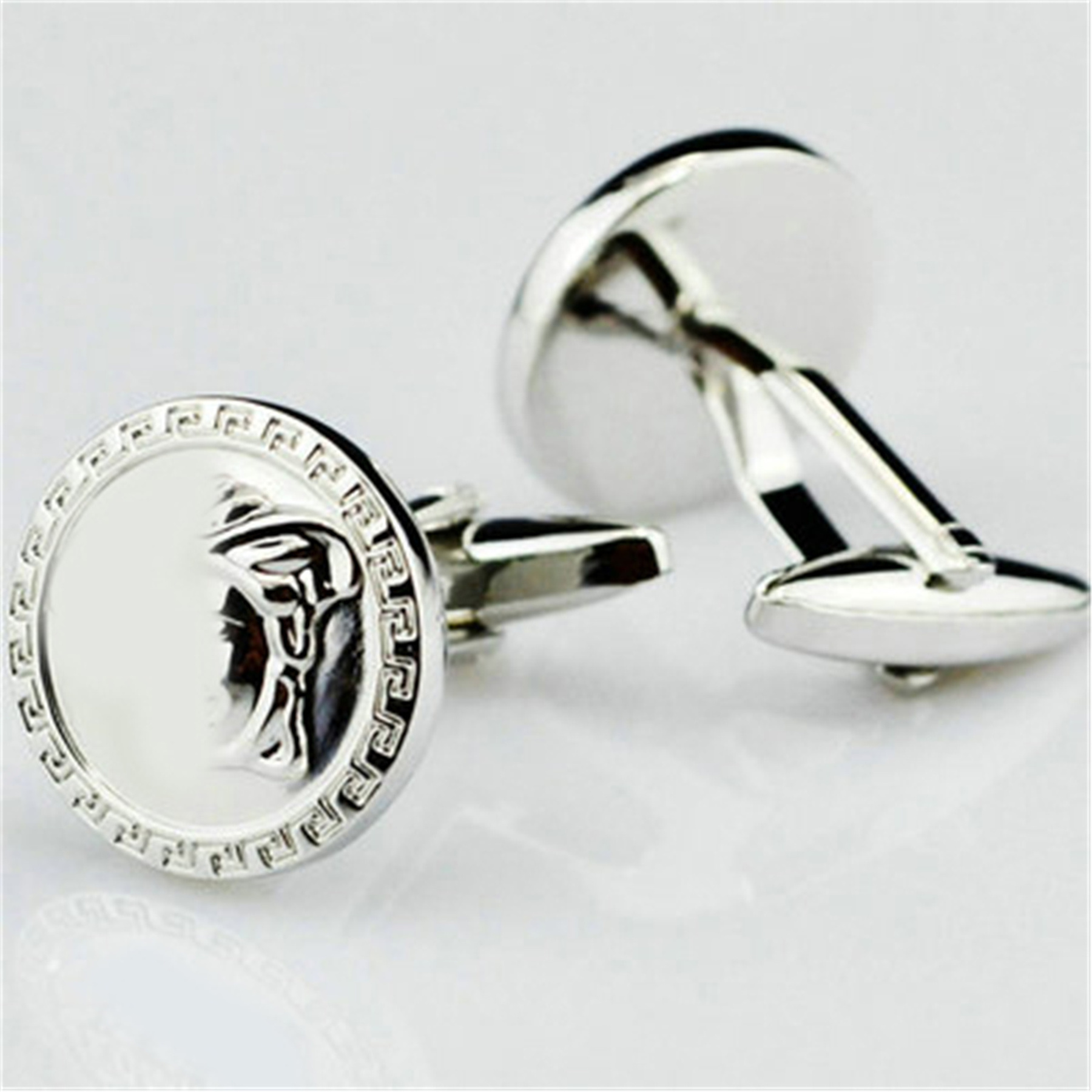 Luxo Designer Brand Cuff Link Jóias de moda de alta qualidade Homens feminino Classic Letras Cuff Links Acessórios de camisa Casamento Requintado Presente Bruxos