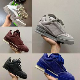 Zapatillas de zapatillas para hombres de la marca de diseño de lujo skate 23 otoño nueva moda clásica cuero estampado zapatos de pan casual de pan marcas de burro de burro de b22 al aire libre