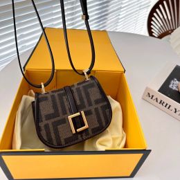 Marque de luxe Mini femmes sac à bandoulière classique et célèbre noir or double lettre sacs à boucle magnétique de haute qualité en cuir dame portefeuille