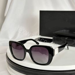 Lunettes de luxe Brands de soleil Designer Round Cool Sunglass Sunwear Quality Black Eyeglass Femmes Men Chaneels Chan Lunettes de soleil