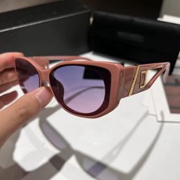 Designer de concepteurs de luxe créatrice de lunettes de soleil belles lunettes de soleil de haute qualité actrice de bibliothèque de lunettes de haute qualité