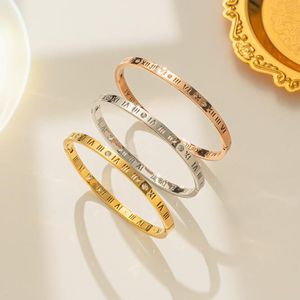 Luxe designer merkarmbanden Dames Bangle Designer Letter Sieraden 18K Gold vergulde roestvrijstalen bruiloftsbangencadeau