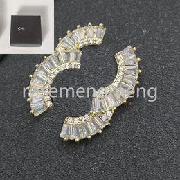 Luxe ontwerper broche inlay diamant pin broche pearl pins merk brief 18k gouden sieraden bruiloftsfeest cadeaupak pin accessoires geschenken met doos