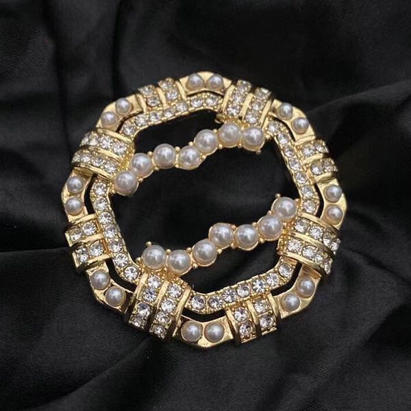 Broche de créateur de luxe Broche Mode 18 carats plaqué or argent cristal marque lettre bijoux charme broches broches hommes femmes fête de mariage vêtements accessoires