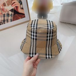 Designer de luxe chapeau seau hommes et femmes chapeau de seau Stripe Stripe Stripe Travel Sunshade Social Party Applicable Good