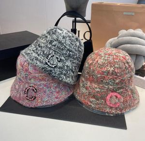 Chapeaux de godet de luxe célèbre marque lettre large chapeau d'hiver chaud laine tricoté à la main casquettes couleur mixte chapeau de pêcheur accessoires de mode cadeau de noël