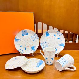 Luxe Designer Cartoon Children's Servies Sets omvatten 2 gerechten 2 platen en 2 kopjes met hoogwaardige materiaal 6 stuks voor 1 set en geschenkdoos kerstcadeaus 2022