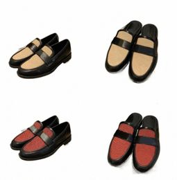 Luxe ontwerper Casual schoenen Women Loafers Sheepskin Diamond V-Pilted Leather Sneakers Accessoires Accessoires Metaal Hardware Buckle Half Slipper Loafers Flats