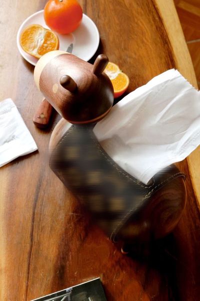 Diseñador de lujo clásico caja de pañuelos de burro Figuras decorativas marrón viejo patrón de flores de alta calidad de nogal y material de PU para el restaurante del hotel en casa recién llegado