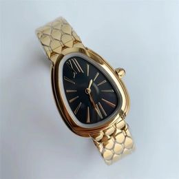 El reloj de cuarzo de moda clásico de diseñador de lujo con esfera triangular de cristal de zafiro es el regalo de Navidad favorito de una dama