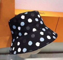 Luxe ontwerper Classic Polka Dot Bucket Hat Dames Summer Vintage Sunshade Big Brim Embet Hat Face Show Show Little Wild Hats