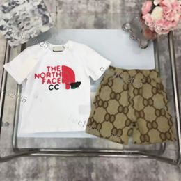 Designer de luxe Ensembles de vêtements pour enfants T-shirt blanc monogrammé le plus court mode Marque de mode britannique été trésors pour enfants et filles coton rose deux pièces 23