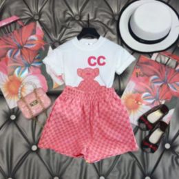 Diseñador de lujo Conjuntos de ropa Camiseta para niños Camiseta rosa con monograma Moda corta Marca de moda británica Tesoros para niños de verano y algodón para niñas de dos piezas jjt
