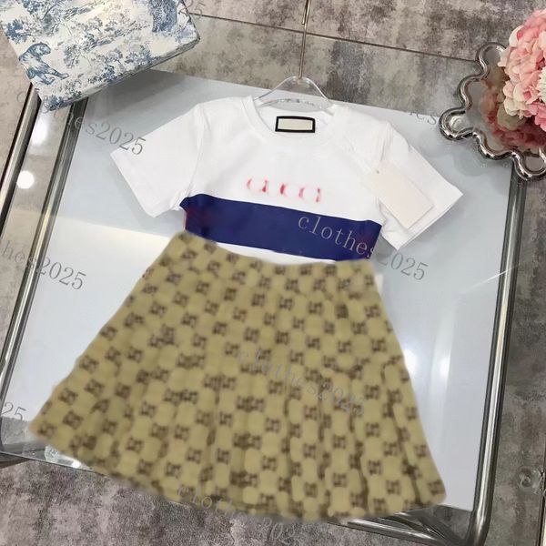 Ensembles de vêtements de créateurs de luxe pour enfants T-shirt monogrammé shortt mode marque de mode britannique trésors pour enfants d'été fille jupe plissée à la mode