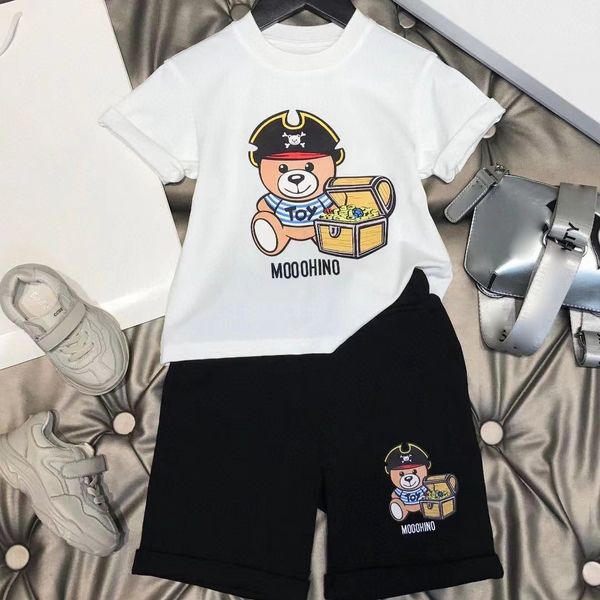 Designer Kids Shirts Ensembles de vêtements de créateurs de luxe pour enfants T-shirt Little Pirate Bear chameau monogrammé shortt mode marque de mode britannique été pour enfants