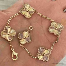 Bracelet de luxe Bracelet 18K Pearl 4 Leaf Gold Charm Laser Bracelle bracelets Collier Boucles d'oreilles Mariage un Jewelr 4K Luck 8HF4
