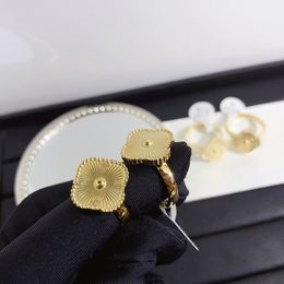 Luxe Designer Cluster Ringen Klavertje Vier Vrouwen Sieraden Ringen Benodigdheden Verzilverd Roestvrij Staal Nieuw Patroon Ring Mode Veelzijdig